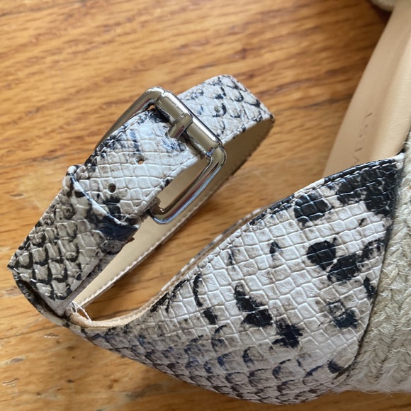 Nine West Straw Snake Skin Pattern Wedges - Picture 7 of 11